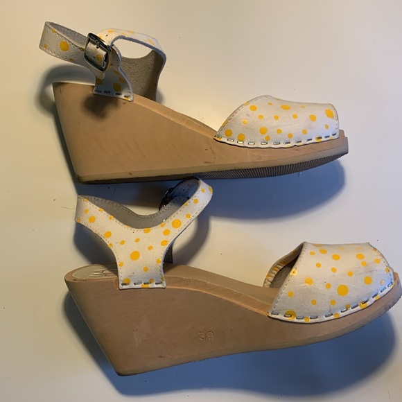 Maguba wedges cream with yellow polka dots - Picture 3 of 6